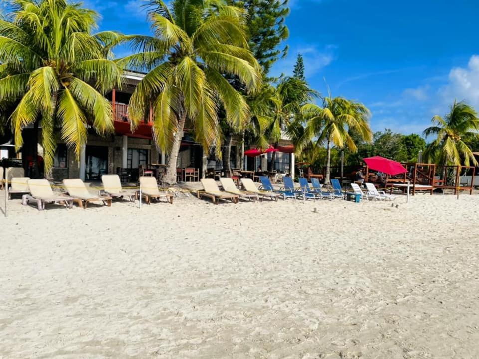 Coconut Tree West Bay Hotel Exterior foto